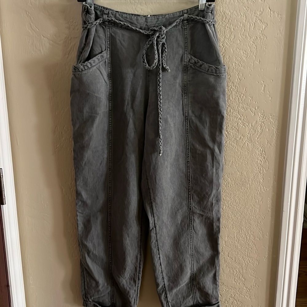 C&C California: 55% Linen, 45% Lyocell pants with cuffed legs, & pockets😎